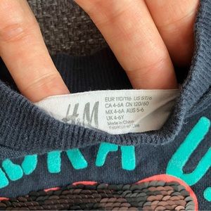 H&M boy sweatshirt, size US 5T/6, Funny bear changes face